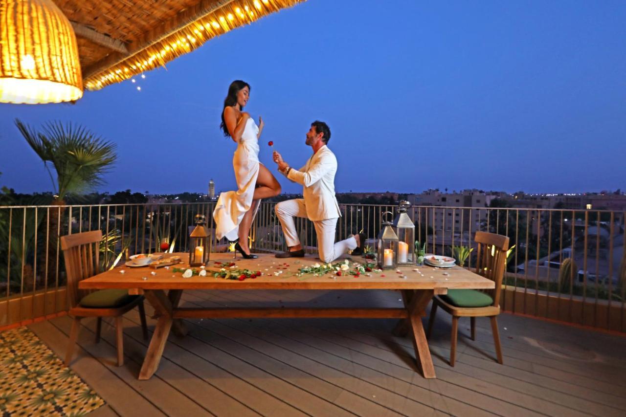 Hotel Jadali & Spa Marrakesh Exterior foto A man proposing to a woman