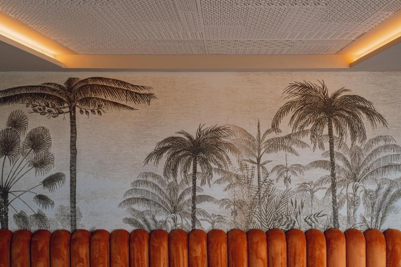 Hotel Jadali & Spa Marrakesh Exterior foto Palm trees on the wall of the lobby
